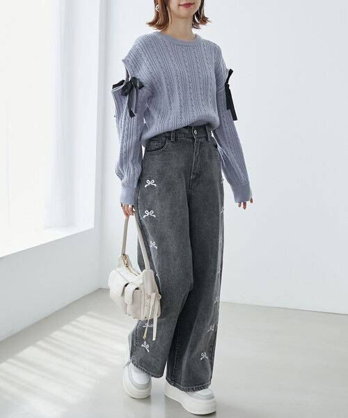 MAJESTIC LEGON(マジェスティックレゴン)の「ロマンティックケーブル肩あきニット(ニット/セーター・レディース・ブルー/グレー/ベージュ/アイボリー・MEDIUM)」の8枚目の写真