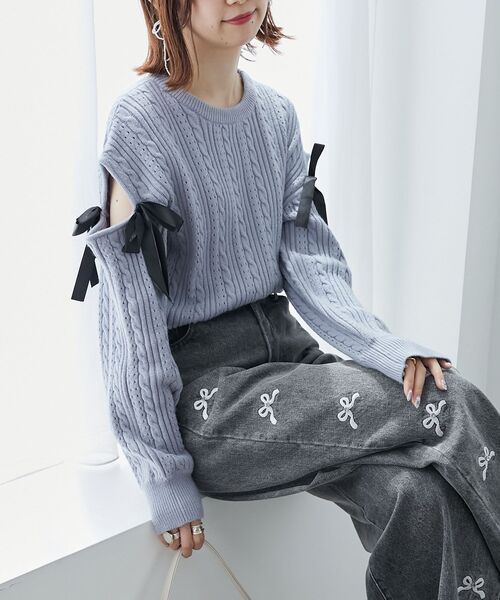 MAJESTIC LEGON(マジェスティックレゴン)の「ロマンティックケーブル肩あきニット(ニット/セーター・レディース・ブルー/グレー/ベージュ/アイボリー・MEDIUM)」の11枚目の写真