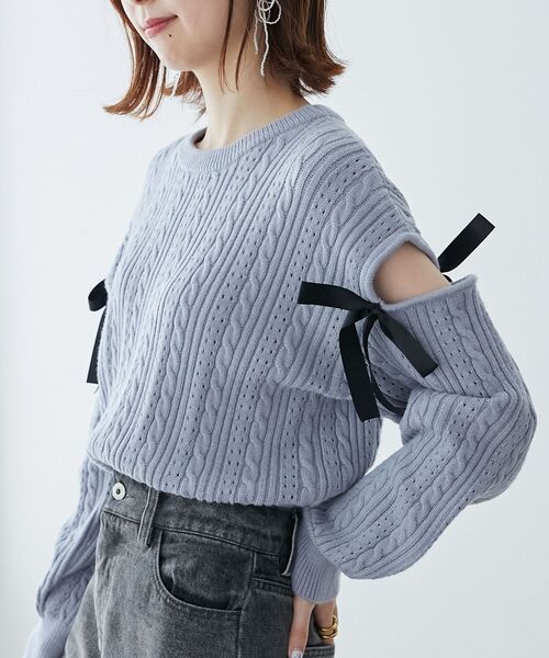 MAJESTIC LEGON(マジェスティックレゴン)の「ロマンティックケーブル肩あきニット(ニット/セーター・レディース・ブルー/グレー/ベージュ/アイボリー・MEDIUM)」の13枚目の写真