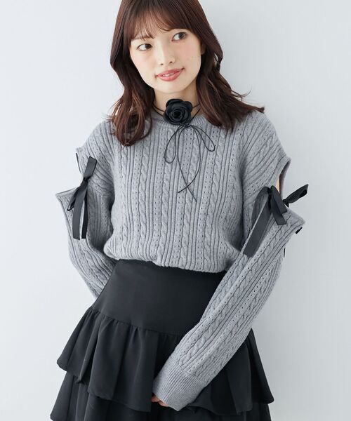 MAJESTIC LEGON(マジェスティックレゴン)の「ロマンティックケーブル肩あきニット(ニット/セーター・レディース・ブルー/グレー/ベージュ/アイボリー・MEDIUM)」の19枚目の写真