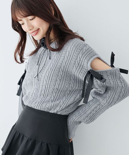 MAJESTIC LEGON(マジェスティックレゴン)の「ロマンティックケーブル肩あきニット(ニット/セーター・レディース・ブルー/グレー/ベージュ/アイボリー・MEDIUM)」の21枚目の写真