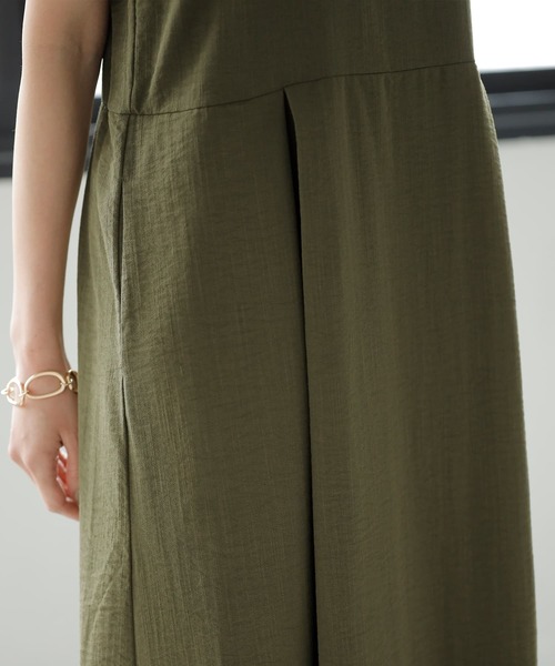 STYLE DELI(スタイルデリ)の「華奢ストラップシボ生地ワンピース(ワンピース・レディース・ブラック/カーキ・SMALL/MEDIUM)」の13枚目の写真