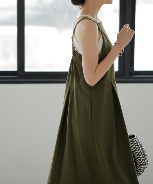 STYLE DELI(スタイルデリ)の「華奢ストラップシボ生地ワンピース(ワンピース・レディース・ブラック/カーキ・SMALL/MEDIUM)」の20枚目の写真