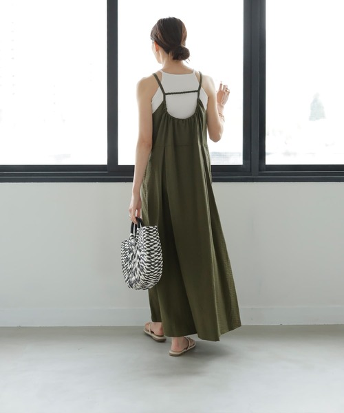 STYLE DELI(スタイルデリ)の「華奢ストラップシボ生地ワンピース(ワンピース・レディース・ブラック/カーキ・SMALL/MEDIUM)」の21枚目の写真