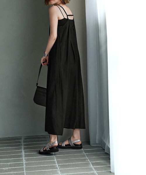 STYLE DELI(スタイルデリ)の「華奢ストラップシボ生地ワンピース(ワンピース・レディース・ブラック/カーキ・SMALL/MEDIUM)」の8枚目の写真
