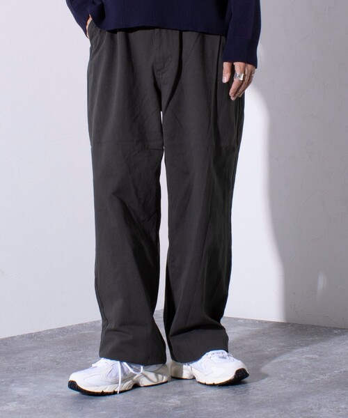 GEVACO（ゲバコ）の「【GEVACO/ゲバコ】イージーウエストストレートパンツ ワンポイントロゴ（チノパンツ・メンズ・ブラック/キャメル/チャコールグレー・M/L）」の3枚目の写真