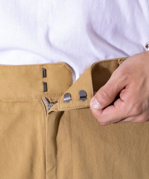 GEVACO（ゲバコ）の「【GEVACO/ゲバコ】イージーウエストストレートパンツ ワンポイントロゴ（チノパンツ・メンズ・ブラック/キャメル/チャコールグレー・M/L）」の18枚目の写真