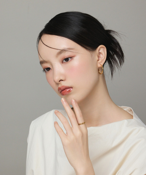 ciite' surgical stainless(シーテサージカルステンレス)の「【 金属アレルギー対応 】 ツイストフープピアス サージカルステンレス (両耳用)(ピアス(両耳用)・レディース・ゴールド/シルバー・FREE)」の3枚目の写真