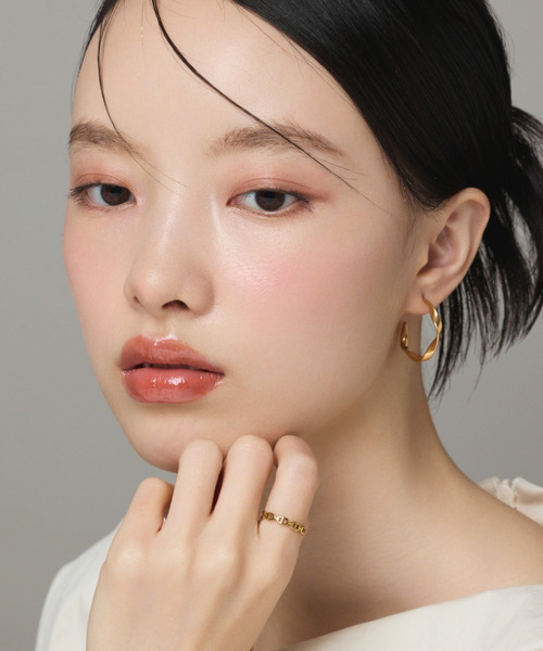 ciite' surgical stainless(シーテサージカルステンレス)の「【 金属アレルギー対応 】 ツイストフープピアス サージカルステンレス (両耳用)(ピアス(両耳用)・レディース・ゴールド/シルバー・FREE)」の4枚目の写真