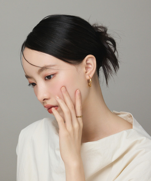 ciite' surgical stainless(シーテサージカルステンレス)の「【 金属アレルギー対応 】 ツイストフープピアス サージカルステンレス (両耳用)(ピアス(両耳用)・レディース・ゴールド/シルバー・FREE)」の6枚目の写真