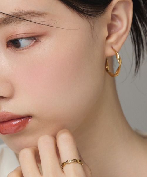 ciite' surgical stainless(シーテサージカルステンレス)の「【 金属アレルギー対応 】 ツイストフープピアス サージカルステンレス (両耳用)(ピアス(両耳用)・レディース・ゴールド/シルバー・FREE)」の10枚目の写真