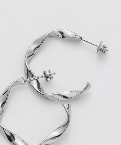 ciite' surgical stainless(シーテサージカルステンレス)の「【 金属アレルギー対応 】 ツイストフープピアス サージカルステンレス (両耳用)(ピアス(両耳用)・レディース・ゴールド/シルバー・FREE)」の13枚目の写真