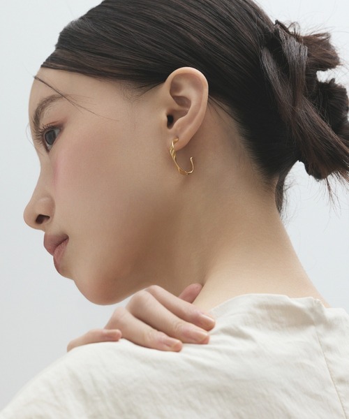 ciite' surgical stainless(シーテサージカルステンレス)の「【 金属アレルギー対応 】 ツイストフープピアス サージカルステンレス (両耳用)(ピアス(両耳用)・レディース・ゴールド/シルバー・FREE)」の15枚目の写真