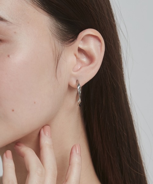 セール】【 金属アレルギー対応 】 ツイストフープピアス