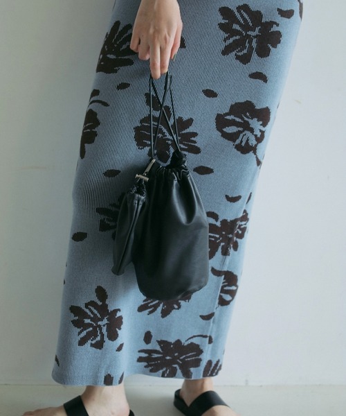 anuke（アンヌーク）の「Leather Tube Bag（ハンドバッグ・レディース・シルバー/アイボリー/ブラック・FREE）」の4枚目の写真