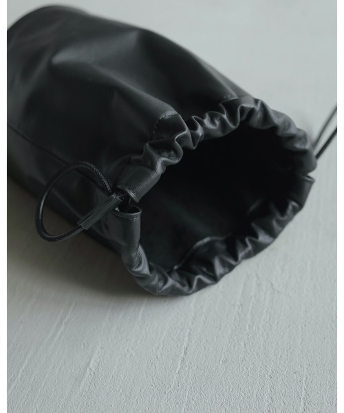 anuke（アンヌーク）の「Leather Tube Bag（ハンドバッグ・レディース・シルバー/アイボリー/ブラック・FREE）」の10枚目の写真