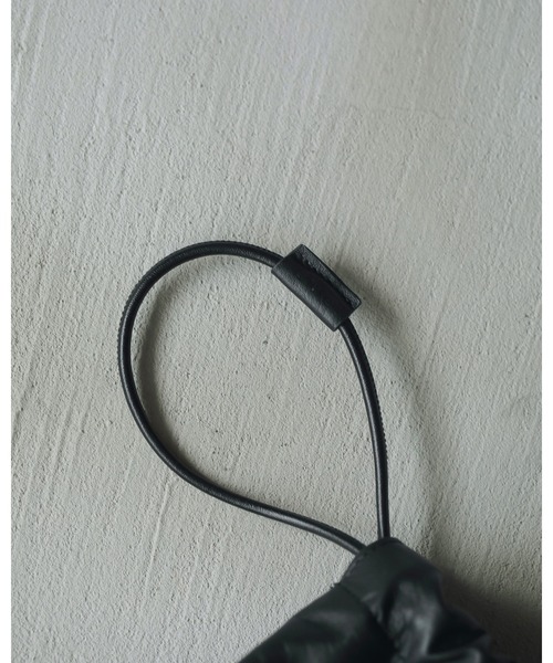 anuke（アンヌーク）の「Leather Tube Bag（ハンドバッグ・レディース・シルバー/アイボリー/ブラック・FREE）」の12枚目の写真