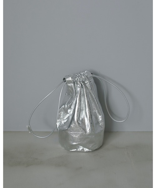 anuke（アンヌーク）の「Leather Tube Bag（ハンドバッグ・レディース・シルバー/アイボリー/ブラック・FREE）」の16枚目の写真