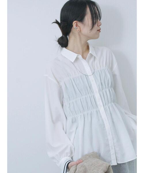 Samansa Mos2 blue（サマンサモスモスブルー）の「シャーリングシャツ（シャツ/ブラウス・レディース・オフホワイト/チャコールグレー/ベージュ・F）」の8枚目の写真