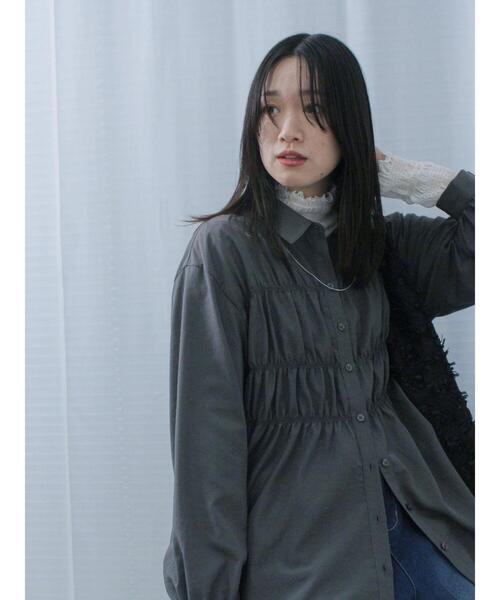 Samansa Mos2 blue（サマンサモスモスブルー）の「シャーリングシャツ（シャツ/ブラウス・レディース・オフホワイト/チャコールグレー/ベージュ・F）」の12枚目の写真