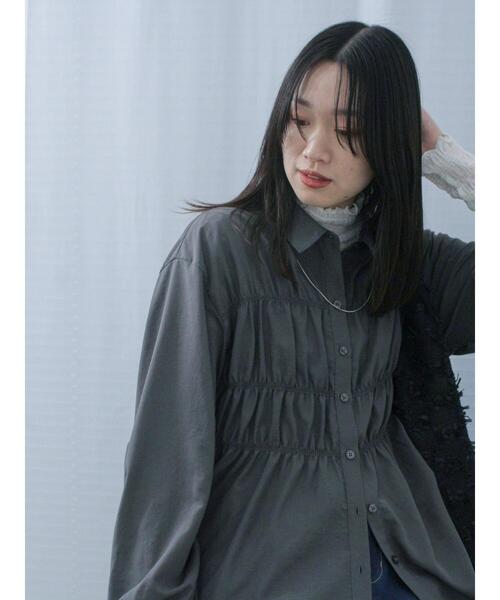 Samansa Mos2 blue（サマンサモスモスブルー）の「シャーリングシャツ（シャツ/ブラウス・レディース・オフホワイト/チャコールグレー/ベージュ・F）」の13枚目の写真