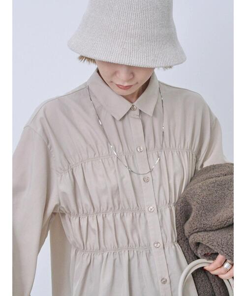 Samansa Mos2 blue（サマンサモスモスブルー）の「シャーリングシャツ（シャツ/ブラウス・レディース・オフホワイト/チャコールグレー/ベージュ・F）」の18枚目の写真