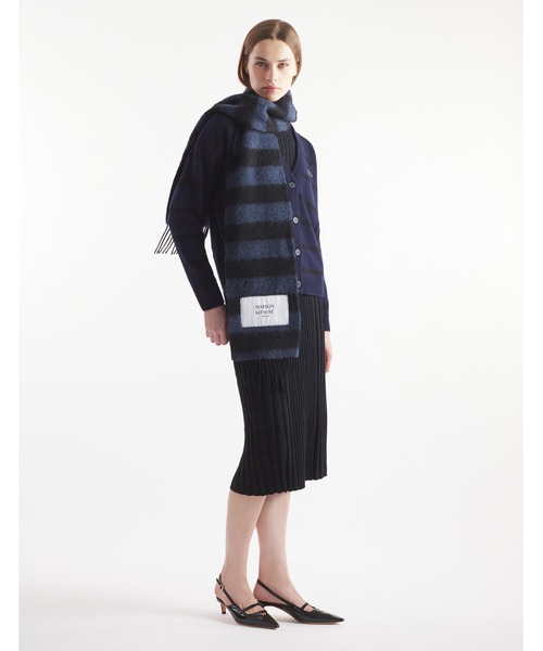 Maison Kitsune(メゾンキツネ)の「FESTIVE BABY ALPACA STRIPED SCARF(マフラー・メンズ・ブラック×ブルー・U)」の5枚目の写真