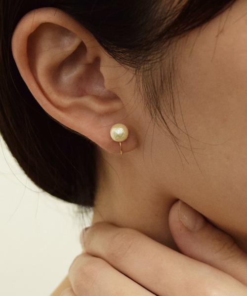 CALIN　STANDARD（カリンスタンダード）の「◆金属アレルギー対応◆◆made in japan◆【痛くない】【落ちにくい】【ストレスフリーな着け心地】パール　ループフィットイヤリング（イヤリング・レディース・アイボリー/ホワイト・FREE）」の4枚目の写真
