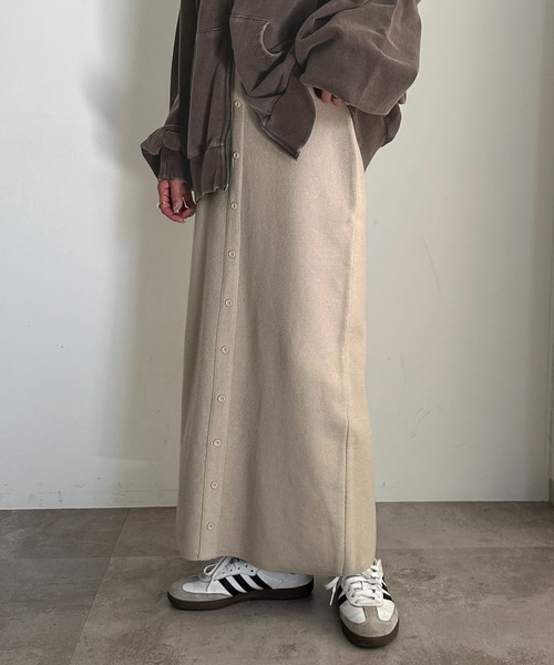apres jour mignon(アプレジュールミニョン)の「フロントボタンデザインニットスカート(スカート・レディース・杢グレー/ブラック/アイボリー・MEDIUM/X-LARGE/SMALL)」の2枚目の写真