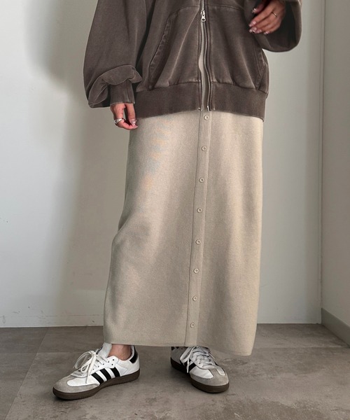 apres jour mignon(アプレジュールミニョン)の「フロントボタンデザインニットスカート(スカート・レディース・杢グレー/ブラック/アイボリー・MEDIUM/X-LARGE/SMALL)」の5枚目の写真