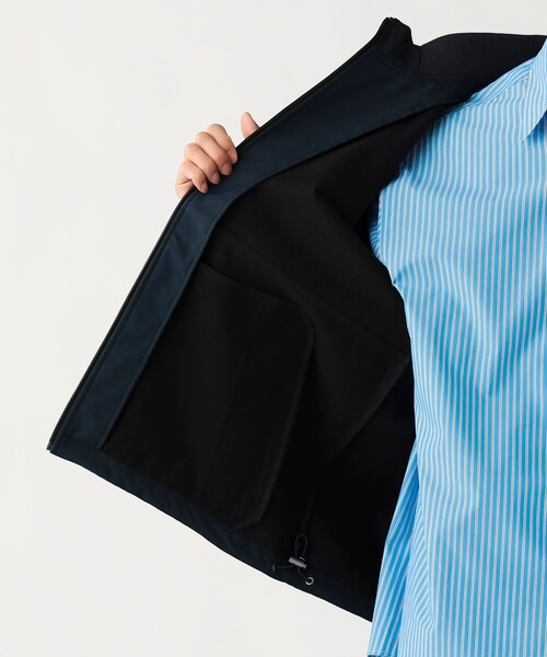 BEAMS HEART（ビームスハート）の「撥水 フィルム ライト フーディー（防風・撥水加工）（ブルゾン・メンズ・ブラック/ネイビー・S/M/L/XL）」の16枚目の写真