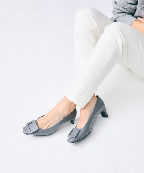 スクエアトゥバックルパンプス