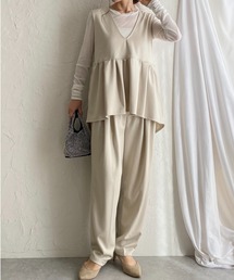 She's Closet（シーズクローゼット）の「深Vネックフレアペプラムベスト＆ロングタックワイドパンツセットアップ（セットアップ）」