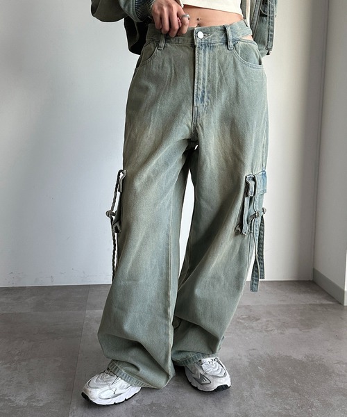 apres jour mignon(アプレジュールミニョン)の「【SETUP可能】カットアウトデニムカーゴパンツ(デニムパンツ・レディース・ブルー/ブラック・SMALL/X-LARGE/MEDIUM)」の11枚目の写真