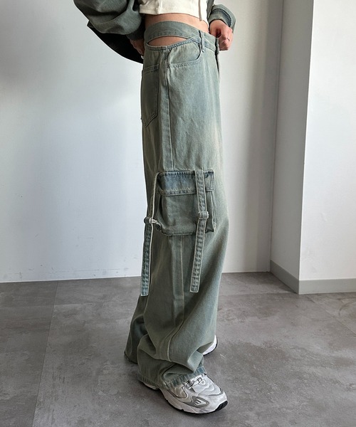 apres jour mignon(アプレジュールミニョン)の「【SETUP可能】カットアウトデニムカーゴパンツ(デニムパンツ・レディース・ブルー/ブラック・SMALL/X-LARGE/MEDIUM)」の12枚目の写真