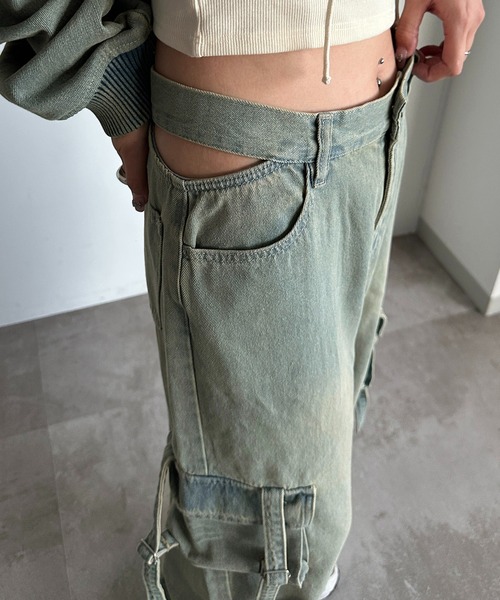 apres jour mignon(アプレジュールミニョン)の「【SETUP可能】カットアウトデニムカーゴパンツ(デニムパンツ・レディース・ブルー/ブラック・SMALL/X-LARGE/MEDIUM)」の18枚目の写真