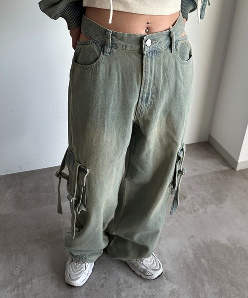 apres jour mignon(アプレジュールミニョン)の「【SETUP可能】カットアウトデニムカーゴパンツ(デニムパンツ・レディース・ブルー/ブラック・SMALL/X-LARGE/MEDIUM)」の17枚目の写真