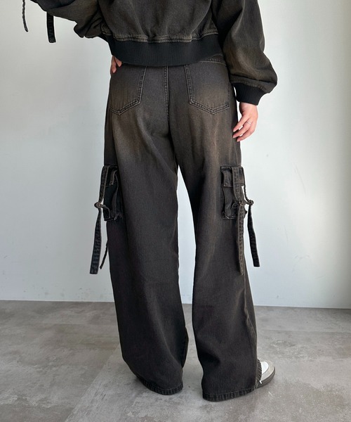 apres jour mignon(アプレジュールミニョン)の「【SETUP可能】カットアウトデニムカーゴパンツ(デニムパンツ・レディース・ブルー/ブラック・SMALL/X-LARGE/MEDIUM)」の6枚目の写真