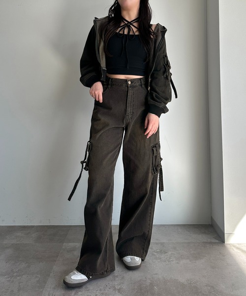 apres jour mignon(アプレジュールミニョン)の「【SETUP可能】カットアウトデニムカーゴパンツ(デニムパンツ・レディース・ブルー/ブラック・SMALL/X-LARGE/MEDIUM)」の8枚目の写真