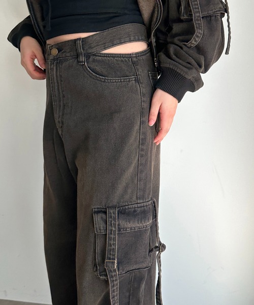 apres jour mignon(アプレジュールミニョン)の「【SETUP可能】カットアウトデニムカーゴパンツ(デニムパンツ・レディース・ブルー/ブラック・SMALL/X-LARGE/MEDIUM)」の9枚目の写真