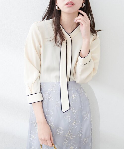 natural couture（ナチュラルクチュール）の「ねじり配色ボウタイ7分袖ブラウス（シャツ/ブラウス・レディース・アイボリー/ネイビー/ラベンダー/イエロー/ベージュ・FREE）」の2枚目の写真