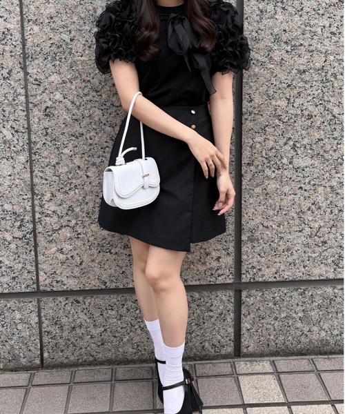 SELFIST(セルフィスト)の「【GLOW掲載】2WAYボリュームフリル付き半袖Tシャツ レイヤード 夏服(Tシャツ/カットソー・レディース・ベージュ/ブラック/オフホワイト・フリー)」の16枚目の写真