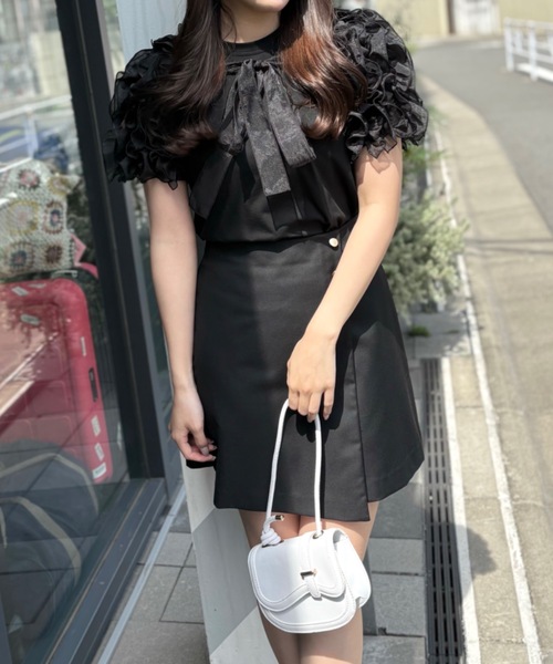 SELFIST(セルフィスト)の「【GLOW掲載】2WAYボリュームフリル付き半袖Tシャツ レイヤード 夏服(Tシャツ/カットソー・レディース・ベージュ/ブラック/オフホワイト・フリー)」の14枚目の写真