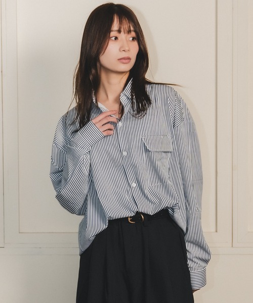 madrepadre(マドレパドレ)の「ユニセックスオーバーサイズストライプシャツ(シャツ/ブラウス・レディース・ブルー/ホワイト・SMALL/LARGE/MEDIUM)」の1枚目の写真