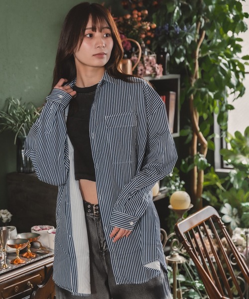 madrepadre(マドレパドレ)の「ユニセックスオーバーサイズストライプシャツ(シャツ/ブラウス・レディース・ブルー/ホワイト・SMALL/LARGE/MEDIUM)」の3枚目の写真