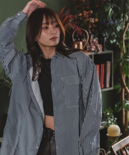 madrepadre(マドレパドレ)の「ユニセックスオーバーサイズストライプシャツ(シャツ/ブラウス・レディース・ブルー/ホワイト・SMALL/LARGE/MEDIUM)」の4枚目の写真