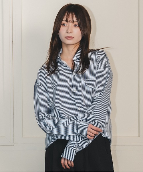madrepadre(マドレパドレ)の「ユニセックスオーバーサイズストライプシャツ(シャツ/ブラウス・レディース・ブルー/ホワイト・SMALL/LARGE/MEDIUM)」の13枚目の写真