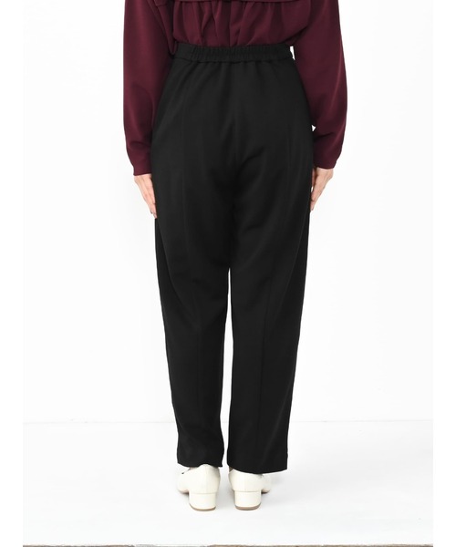 COHINA（コヒナ）の「シャツテールブラウス×テーパードパンツセットアップ 【低身長・小柄女性】（セットアップ・レディース・レッド・SHORT）」の10枚目の写真