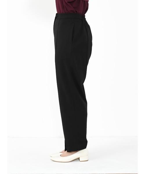 COHINA（コヒナ）の「シャツテールブラウス×テーパードパンツセットアップ 【低身長・小柄女性】（セットアップ・レディース・レッド・SHORT）」の11枚目の写真