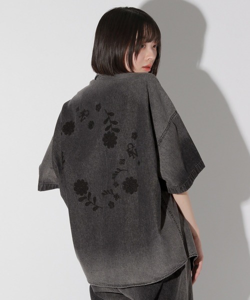 Anui（アニュイ）の「【UNISEX】フラワーデニムシャツ（シャツ/ブラウス・レディース・ブルー/ブラック・MEDIUM）」の19枚目の写真